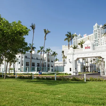 Hotel Riu Emerald Bay-2